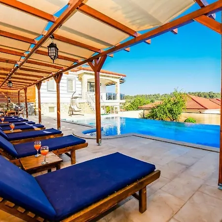 Villa You Will Love This Luxury 4 Bedroom Villa, 1005 *