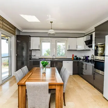 Villa You Will Love This Luxury 4 Bedroom Villa, 1005